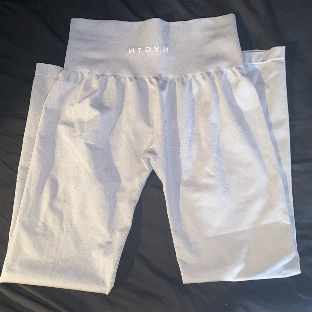 Light Grey Solid Seamless NVGTN leggings